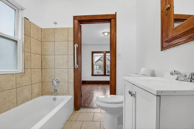 $1,375 | 1927 Harriet Street, Racine, WI 53404