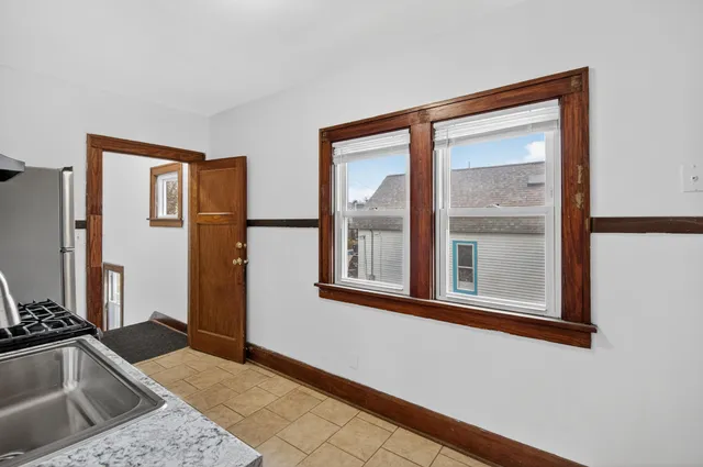 $1,375 | 1927 Harriet Street, Racine, WI 53404