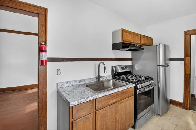 $1,375 | 1927 Harriet Street, Racine, WI 53404