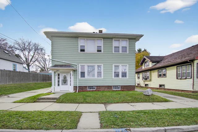 $1,375 | 1927 Harriet Street, Racine, WI 53404