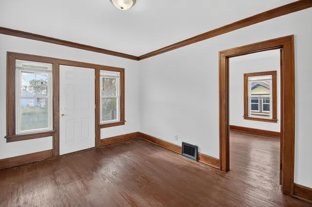 $1,375 | 1927 Harriet Street, Racine, WI 53404