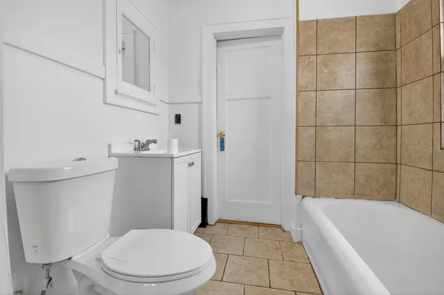 $1,375 | 1927 Harriet Street, Racine, WI 53404