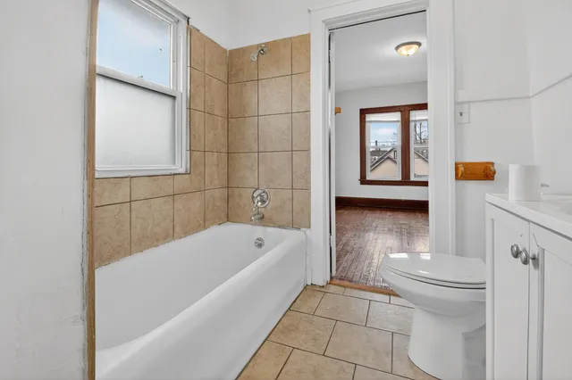 $1,375 | 1927 Harriet Street, Racine, WI 53404