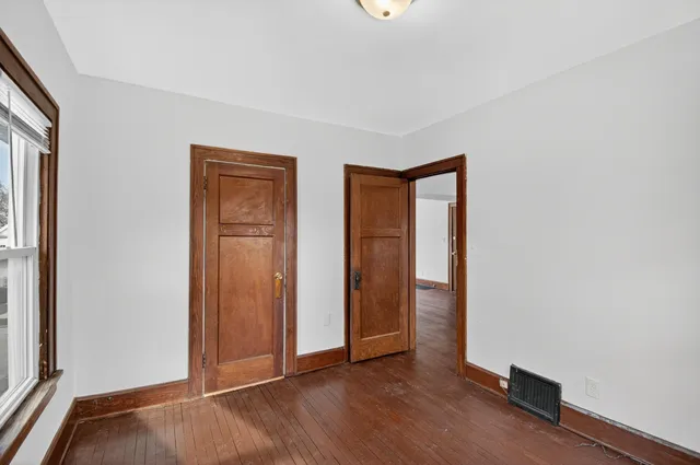 $1,375 | 1927 Harriet Street, Racine, WI 53404