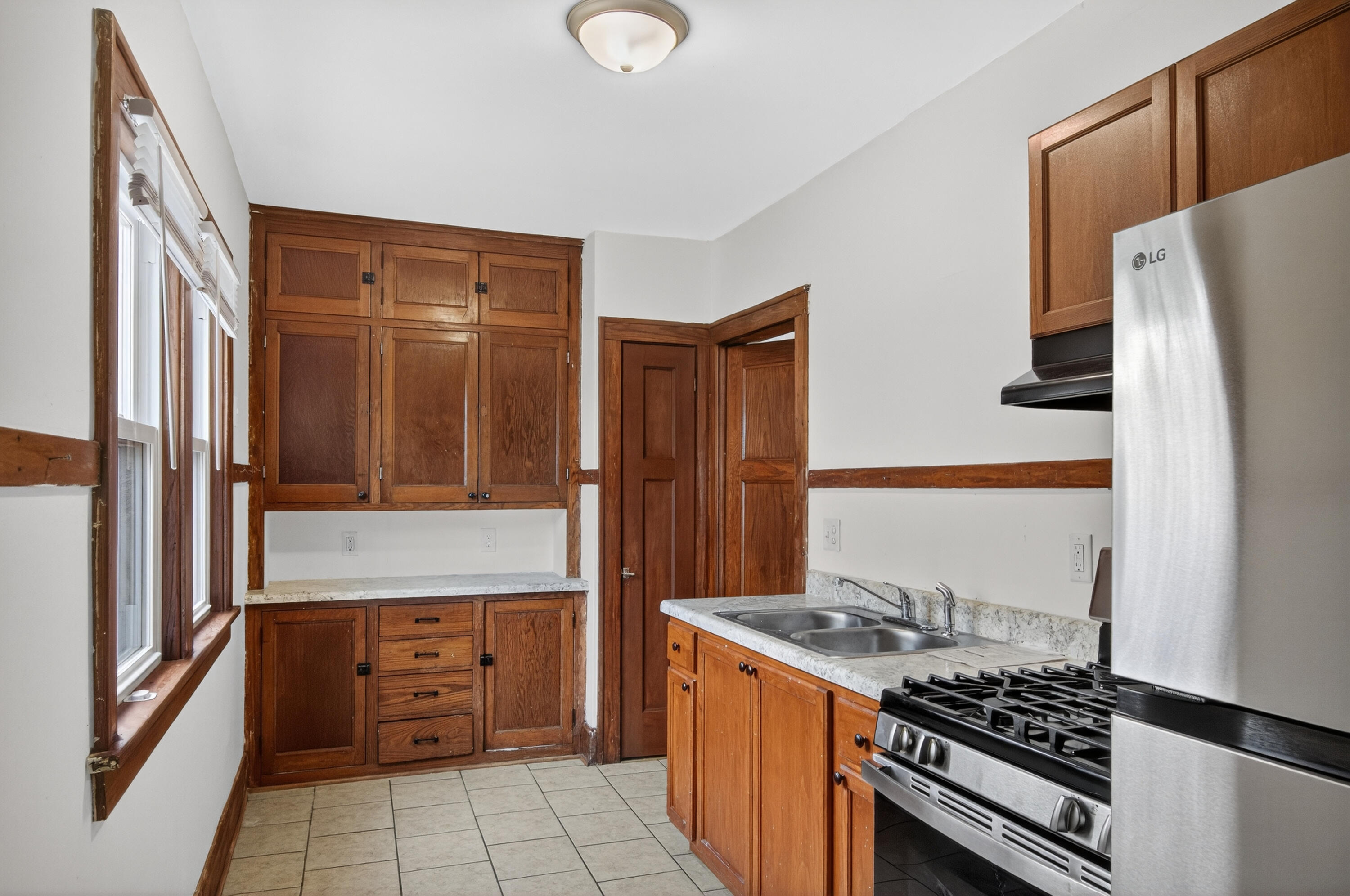 1927 Harriet Street Racine, WI 53404 - Photo 4 of 29 DSC_8133