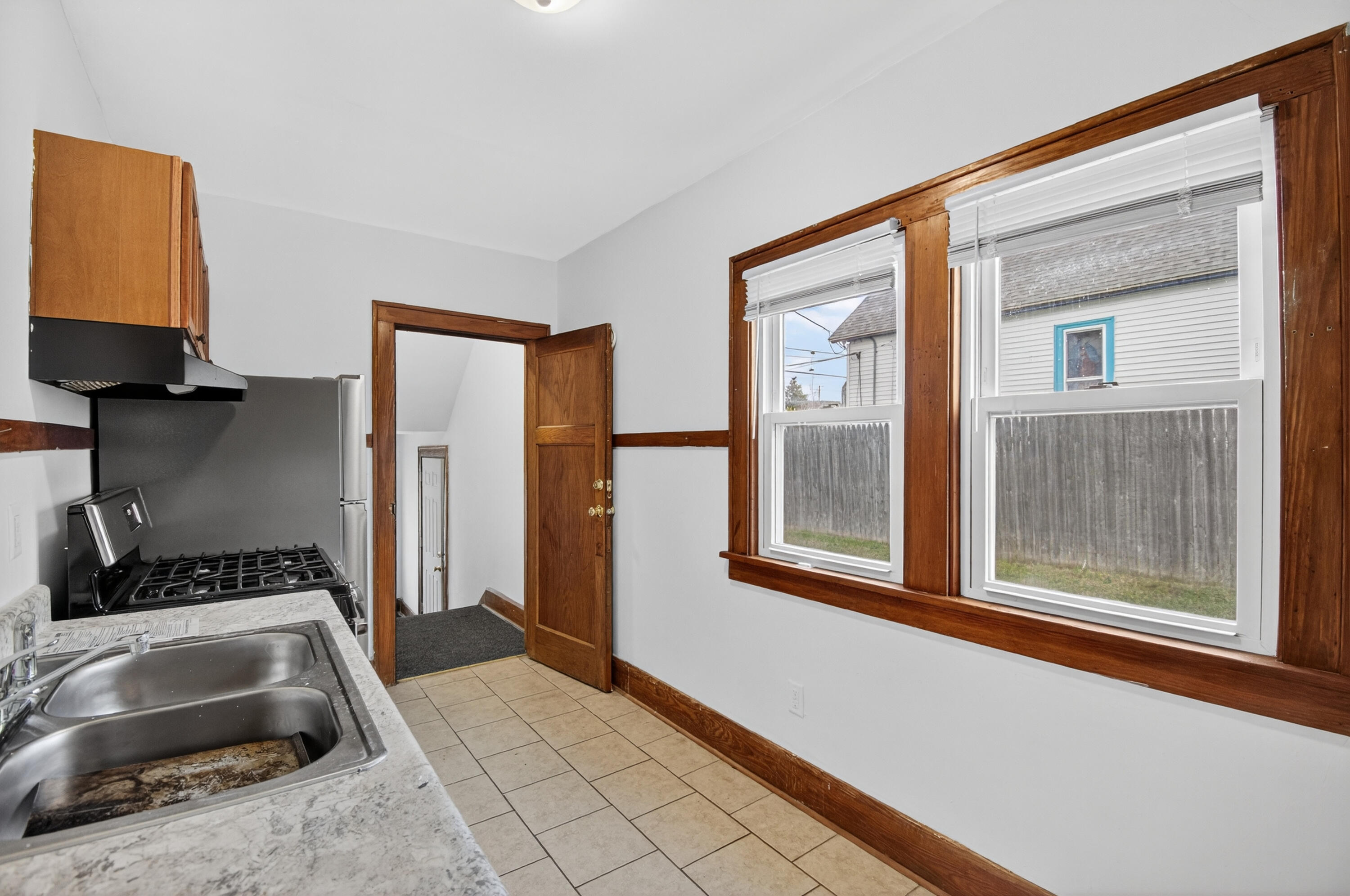 1927 Harriet Street Racine, WI 53404 - Photo 5 of 29 DSC_8139