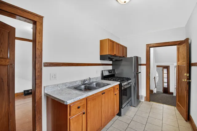 $1,375 | 1927 Harriet Street, Racine, WI 53404