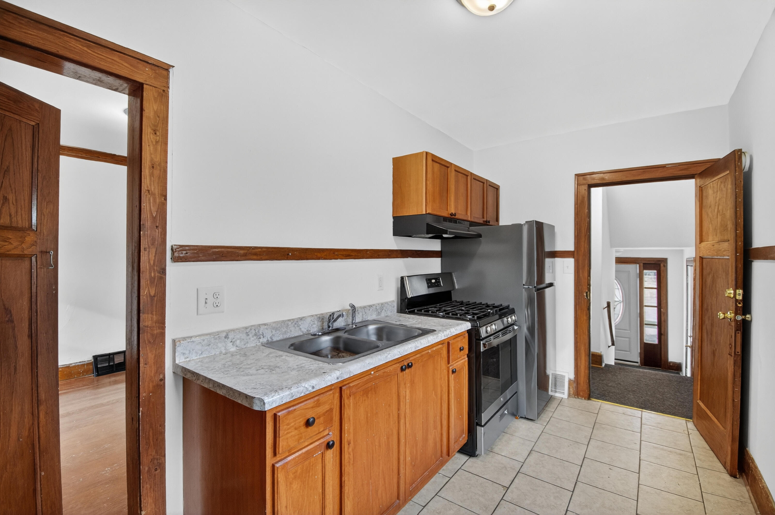 1927 Harriet Street Racine, WI 53404 - Photo 6 of 29 DSC_8146