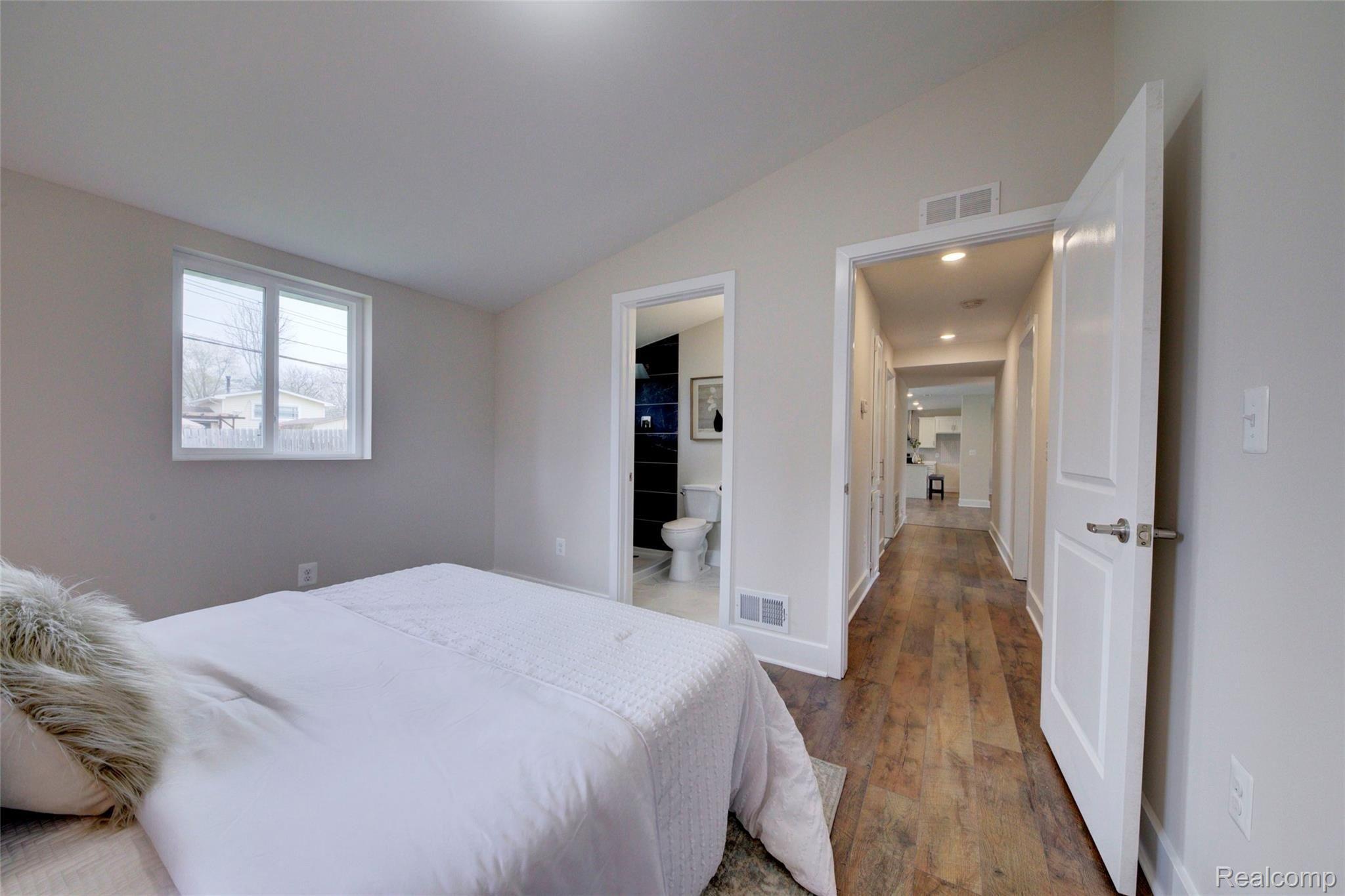 1304 Decker Road Walled Lake, MI 48390 - Photo 26 of 39 4H8A7550_1_2.jpg