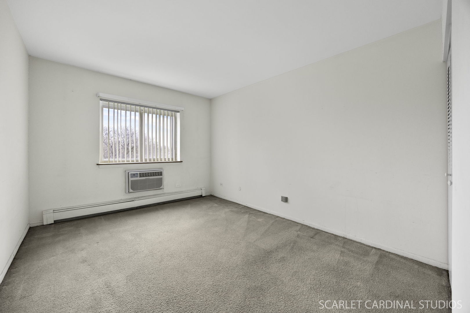 1321 South Finley Road, Unit 416 Lombard, IL 60148 - Photo 10 of 19 an empty room with windows