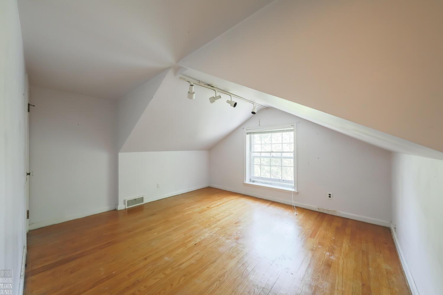 222 Moran Road Grosse Pointe, MI 48236 - Photo 42 of 51 50154533-0a039424-212c-44ae-90f8-e589d67dc89b.JPG