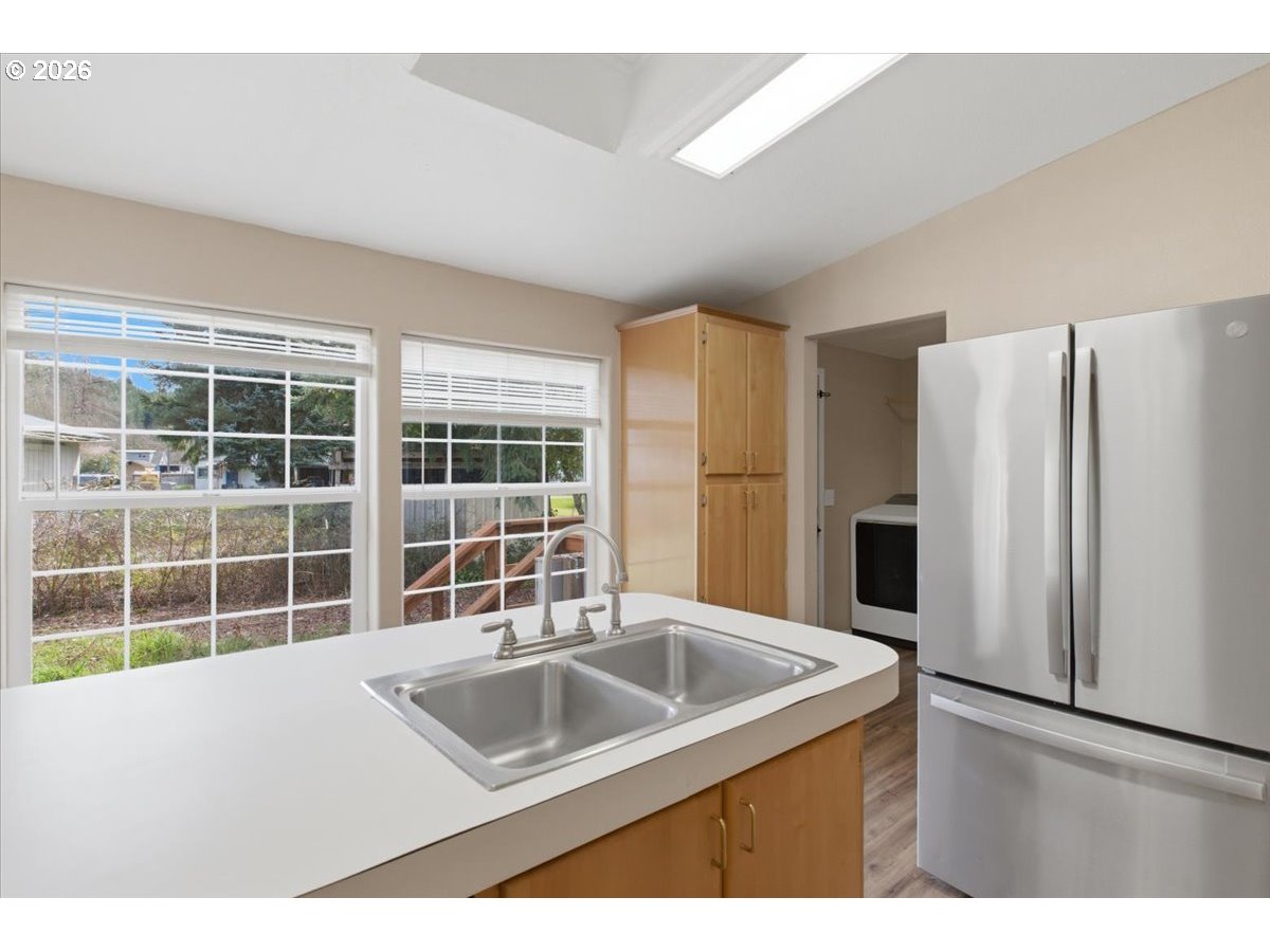 905 Mountain View Road Sweet Home, OR 97386 - Photo 12 of 42