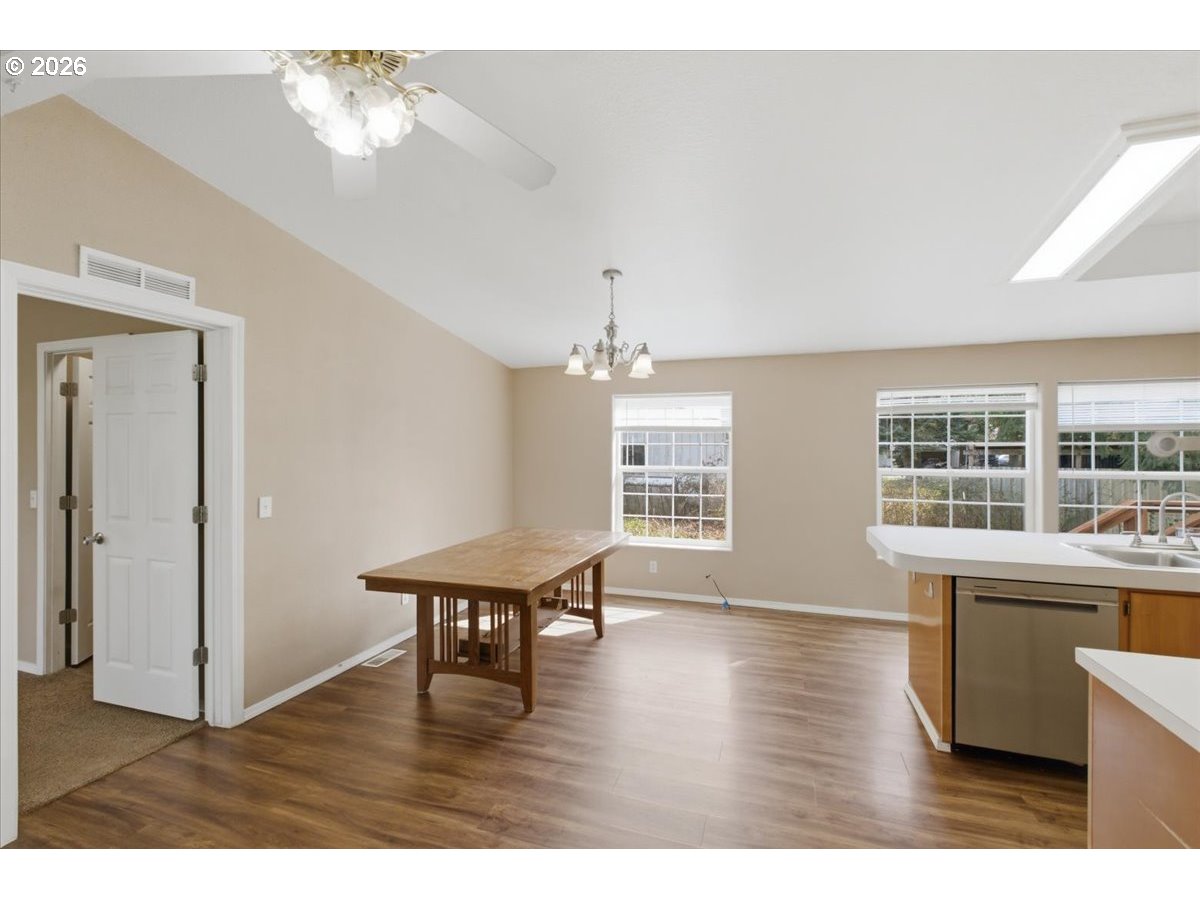 905 Mountain View Road Sweet Home, OR 97386 - Photo 15 of 42