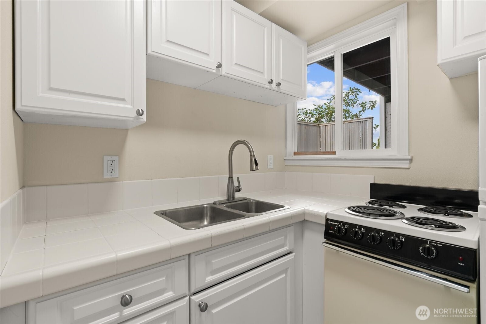 944 Maple Street Edmonds, WA 98020 - Photo 25 of 39