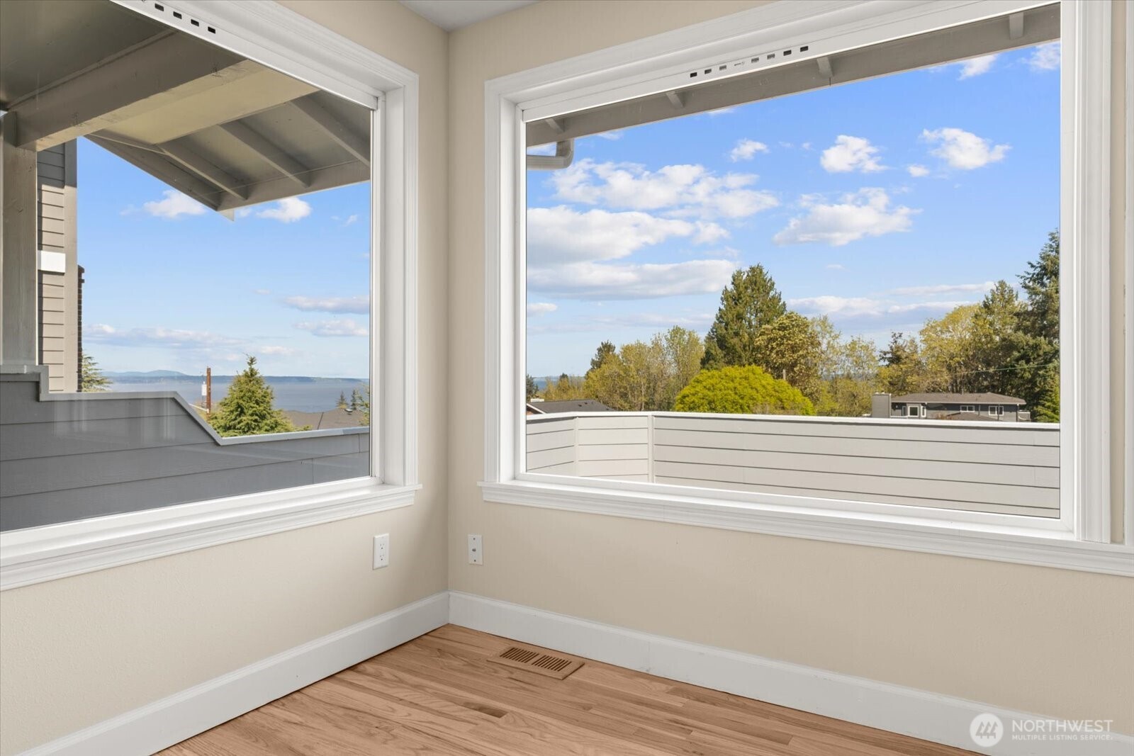 944 Maple Street Edmonds, WA 98020 - Photo 4 of 39