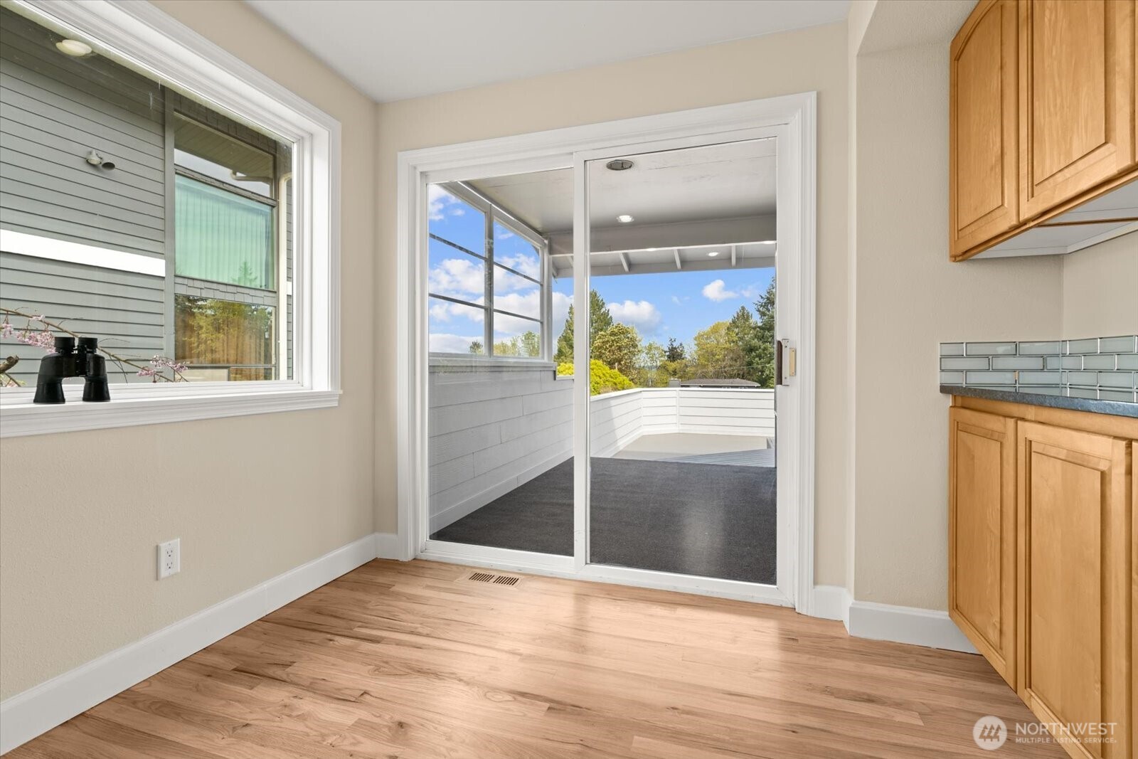 944 Maple Street Edmonds, WA 98020 - Photo 5 of 39