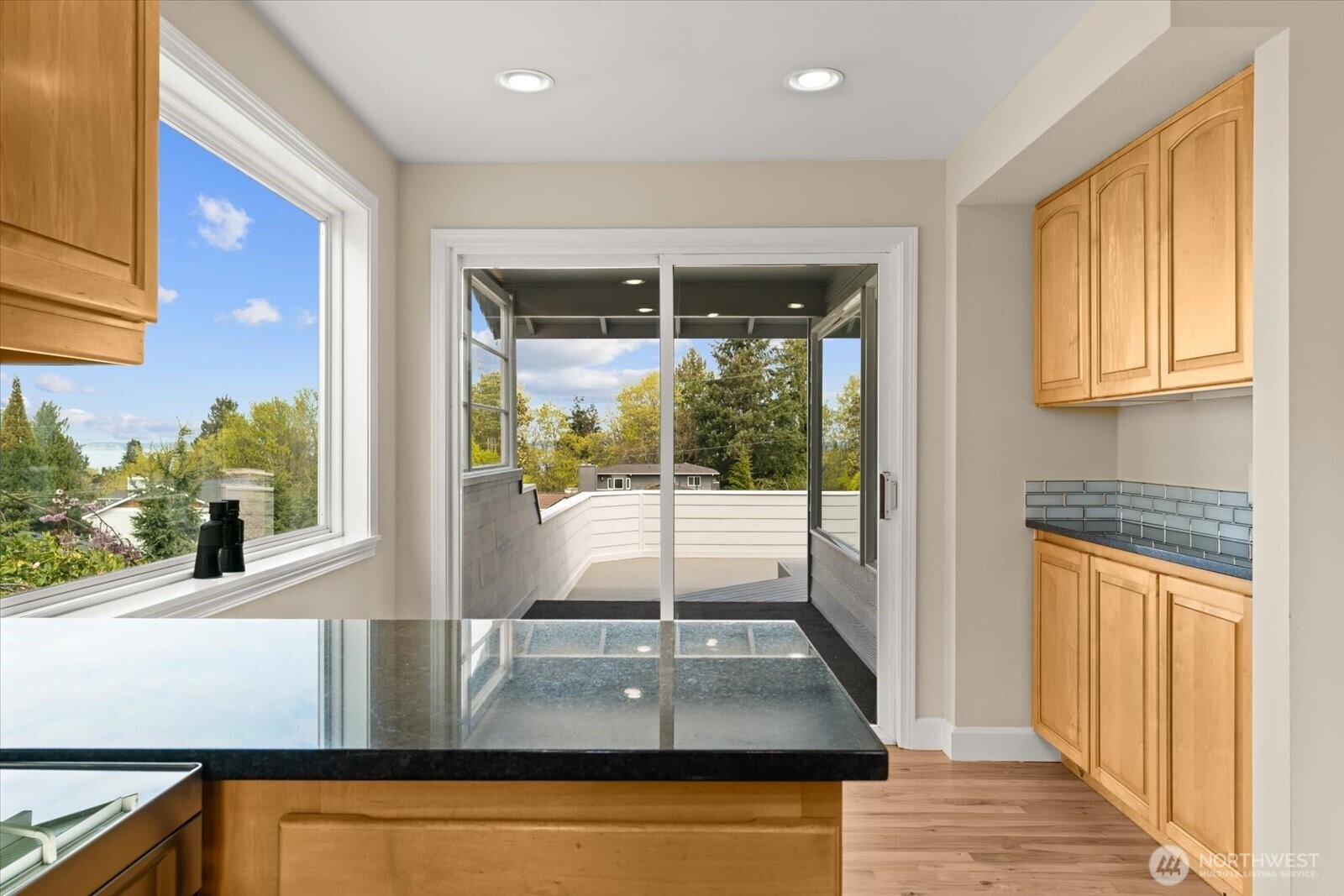 944 Maple Street Edmonds, WA 98020 - Photo 8 of 39