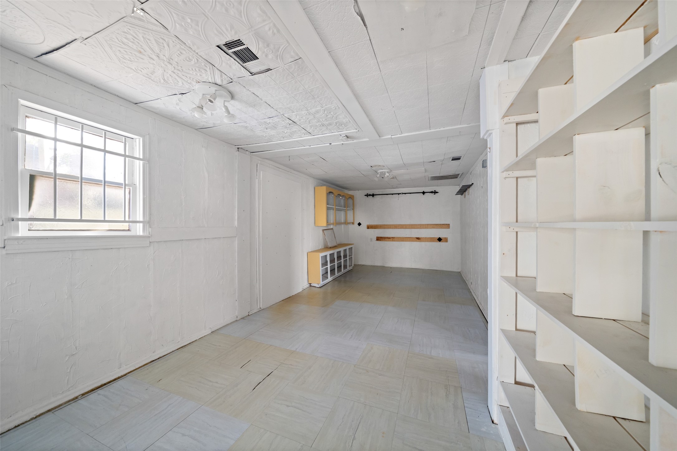 26407 Preston Avenue Spring, TX 77373 - Photo 10 of 38 a view of a hallway with a kitchen