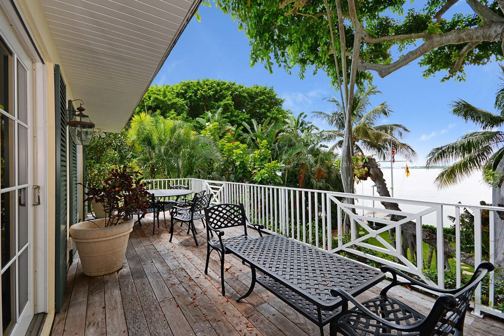 400 Caribbean Road Palm Beach, FL 33480 - Photo 22 of 45 Guest House Balcony