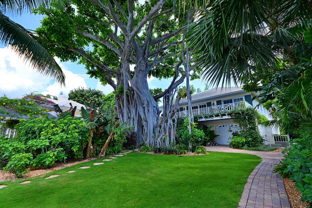 400 Caribbean Road Palm Beach, FL 33480 - Photo 34 of 45 Guest House