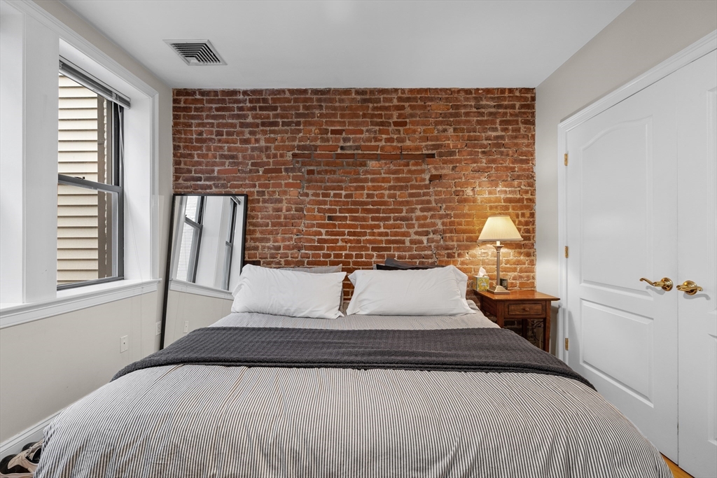 454 Hanover Street, Unit 5 Boston, MA 02113 - Photo 13 of 19 a view of entry way