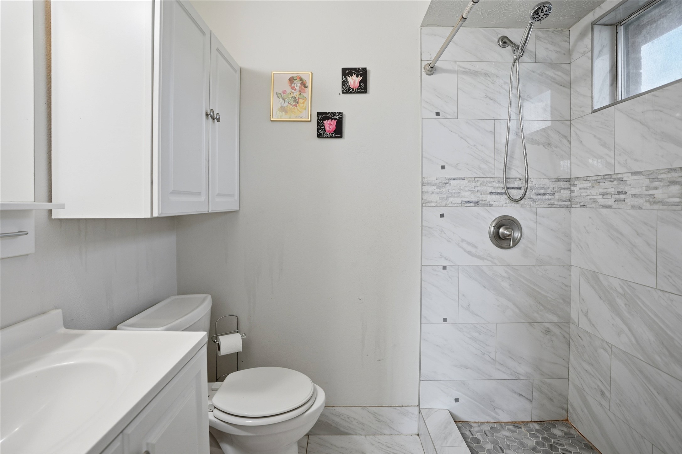 15258 Ferness Lane Channelview, TX 77530 - Photo 11 of 16 a bathroom with a toilet sink and shower