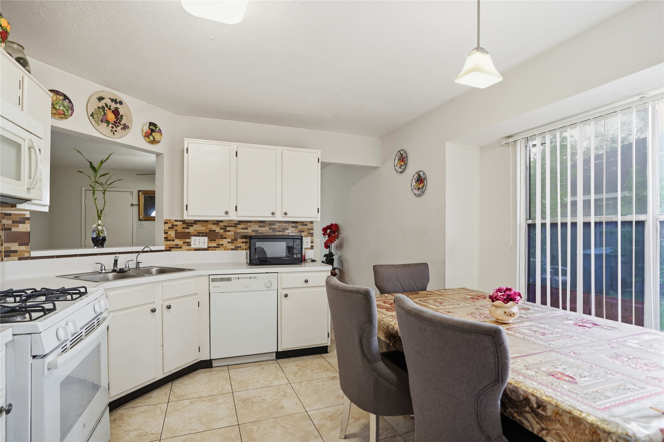 15258 Ferness Lane Channelview, TX 77530 - Photo 3 of 16