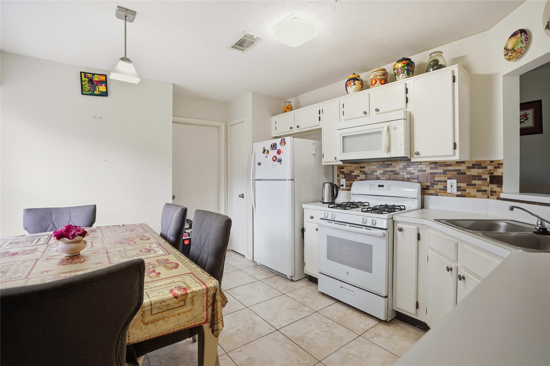 15258 Ferness Lane Channelview, TX 77530 - Photo 4 of 16