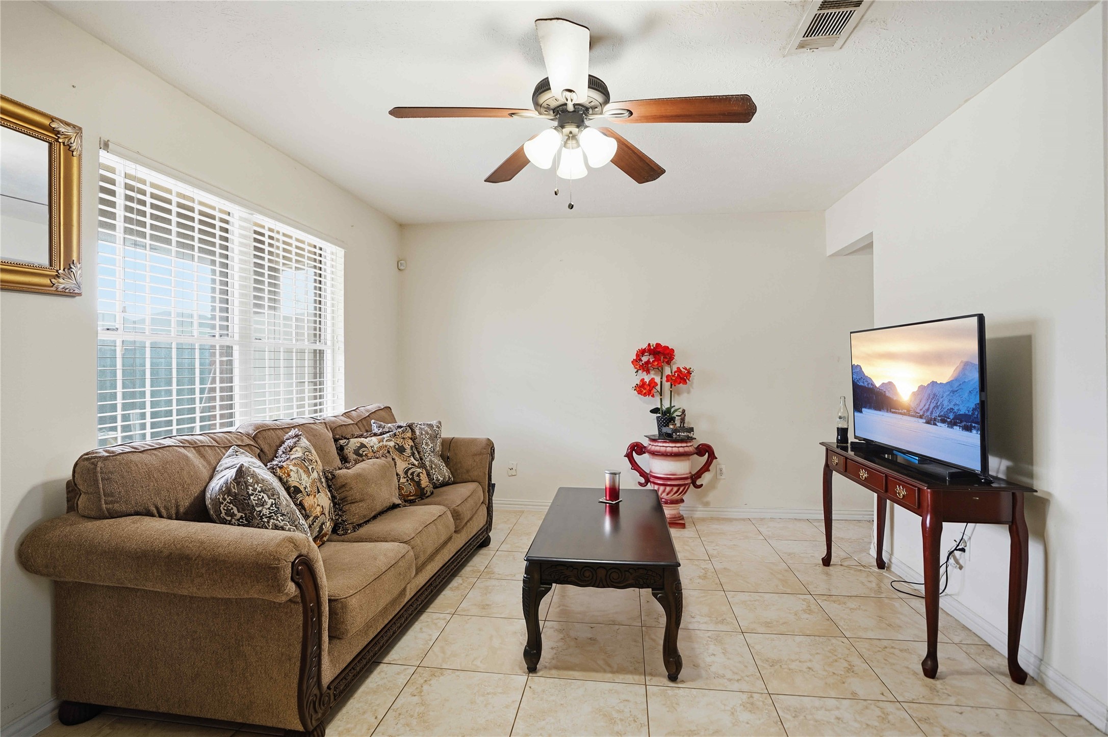15258 Ferness Lane Channelview, TX 77530 - Photo 7 of 16 a living room with furniture flowerpot and a window