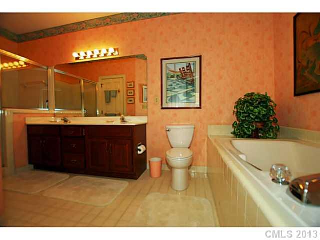 2835 Sharon View Road, Unit 283513 Charlotte, NC 28210 - Photo 11 of 16 Gallery Image 11