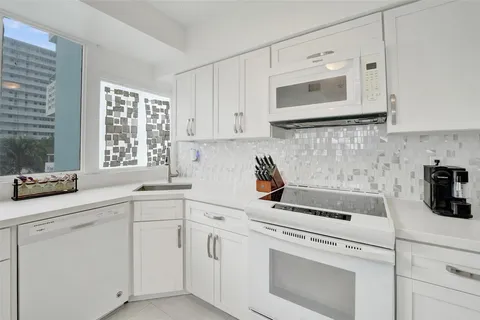 $385,000 | 1900 South Ocean Drive, Unit 301, Fort Lauderdale, FL 33316