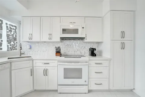 $385,000 | 1900 South Ocean Drive, Unit 301, Fort Lauderdale, FL 33316