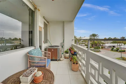 $385,000 | 1900 South Ocean Drive, Unit 301, Fort Lauderdale, FL 33316