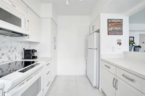 $385,000 | 1900 South Ocean Drive, Unit 301, Fort Lauderdale, FL 33316