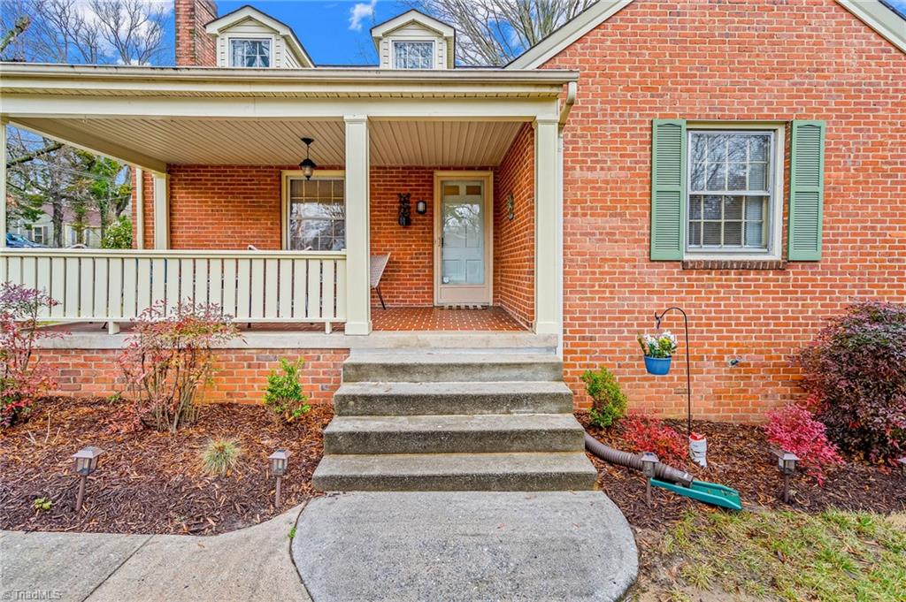 301 East Farriss Avenue High Point, NC 27262 - Photo 4 of 43