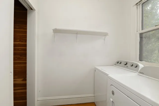 a view of utility room