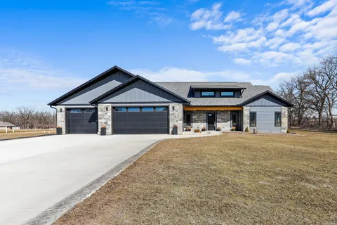 $769,900 | 3814 West Fieldwood Drive, Janesville, WI 53545