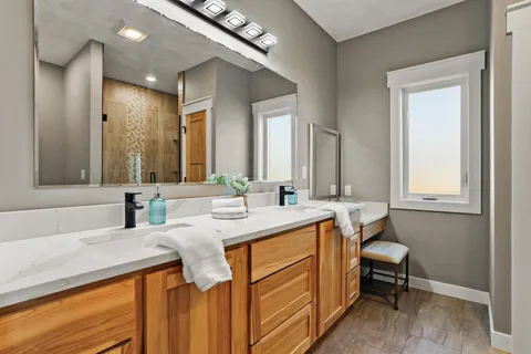 $769,900 | 3814 West Fieldwood Drive, Janesville, WI 53545