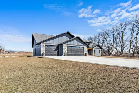 $769,900 | 3814 West Fieldwood Drive, Janesville, WI 53545