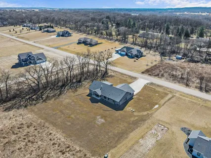 $769,900 | 3814 West Fieldwood Drive, Janesville, WI 53545