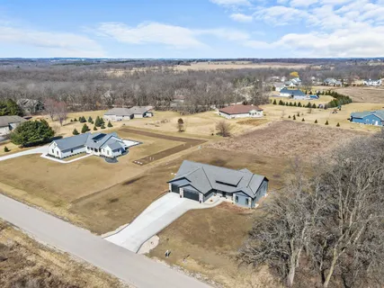 $769,900 | 3814 West Fieldwood Drive, Janesville, WI 53545