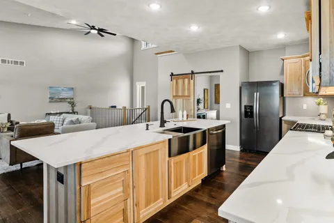 $769,900 | 3814 West Fieldwood Drive, Janesville, WI 53545