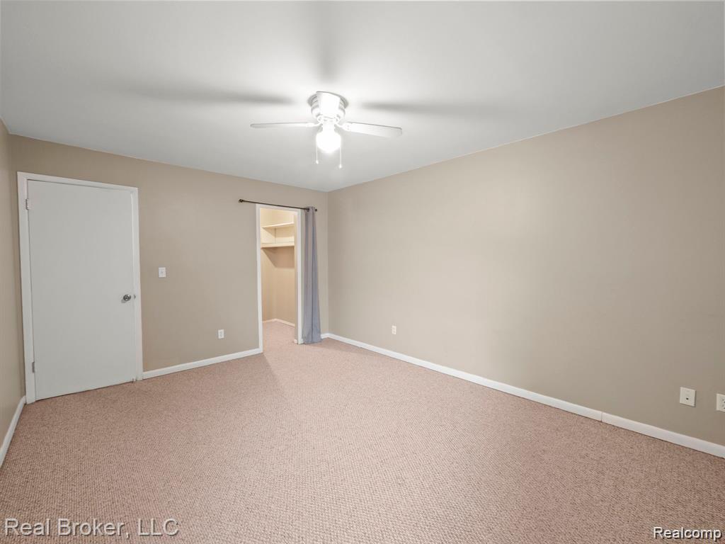 4905 Crooks Road, Unit A5 Royal Oak, MI 48073 - Photo 12 of 19
