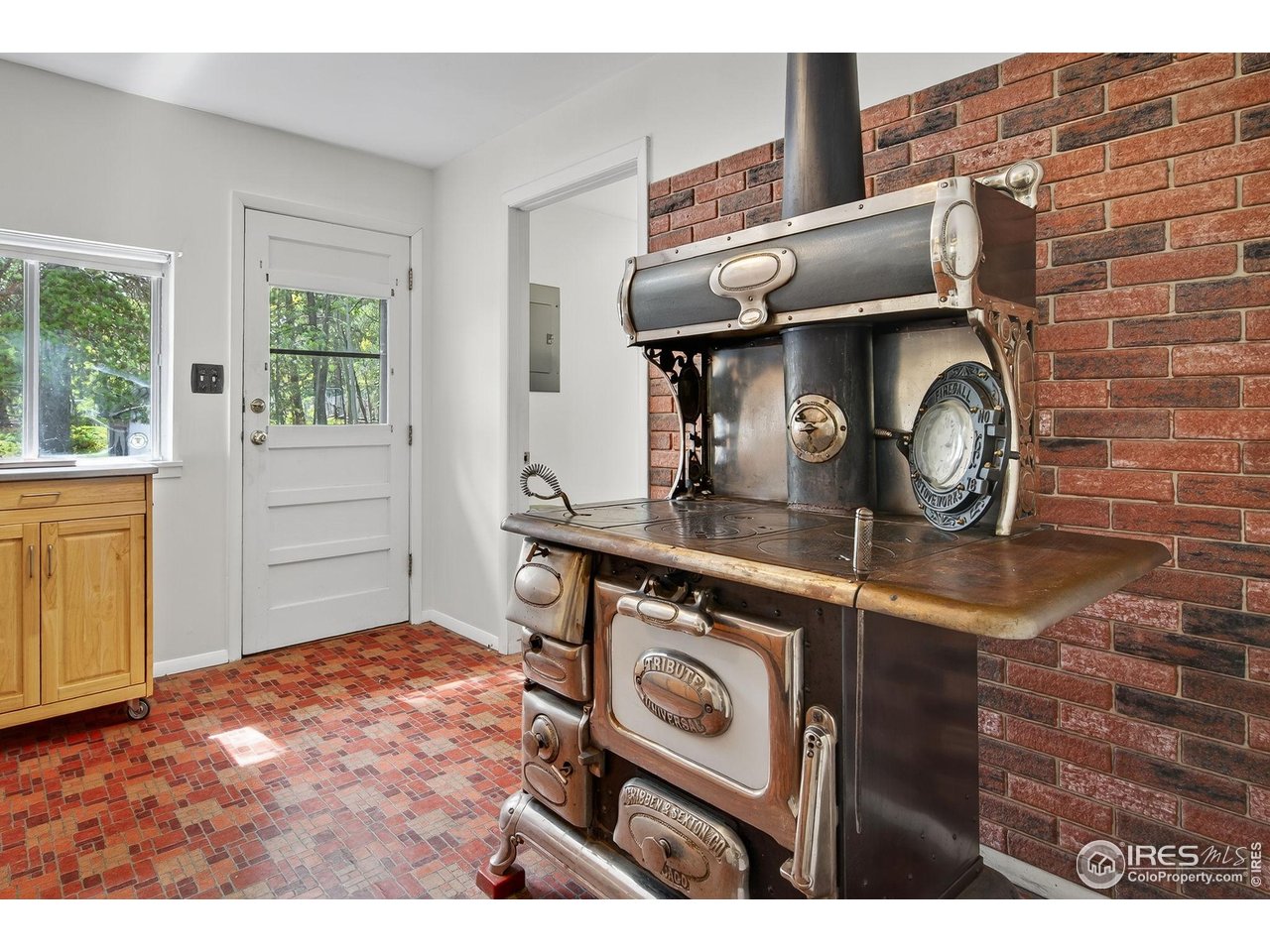 83 Iris Road Black Hawk, CO 80422 - Photo 12 of 32 Vintage stove - fire it up