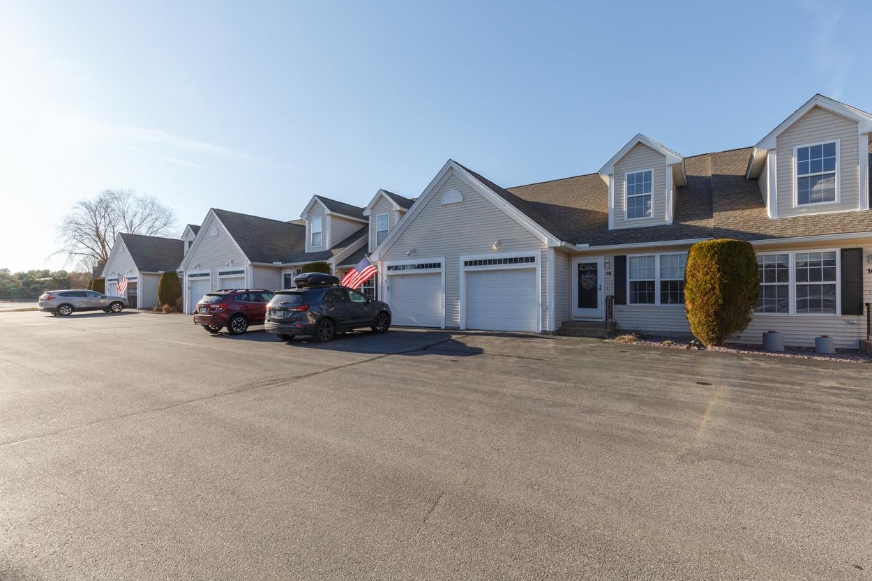 18 Pleasant Street Windham, NH 03087 - Photo 3 of 38