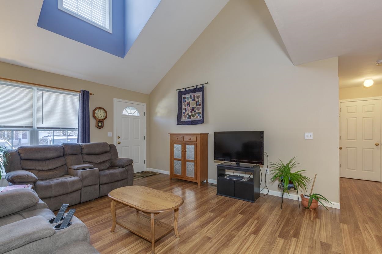 18 Pleasant Street Windham, NH 03087 - Photo 8 of 38