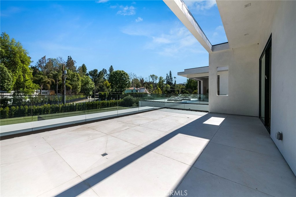 4930 Palomar Drive Tarzana, CA 91356 - Photo 34 of 43 a view of backyard with tv