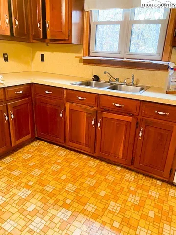 $327,500 | 169 Woodside Road, Galax, VA 24333