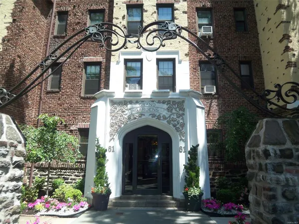 $2,350 | 61 East Grand Street, Unit 4A, Mount Vernon, NY 10552