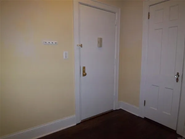 $2,350 | 61 East Grand Street, Unit 4A, Mount Vernon, NY 10552